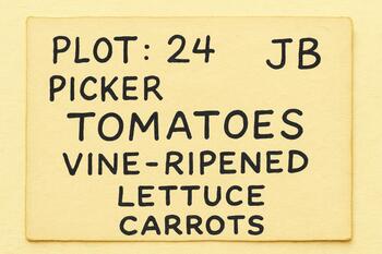 Handwritten crate label showing plot and picker initials